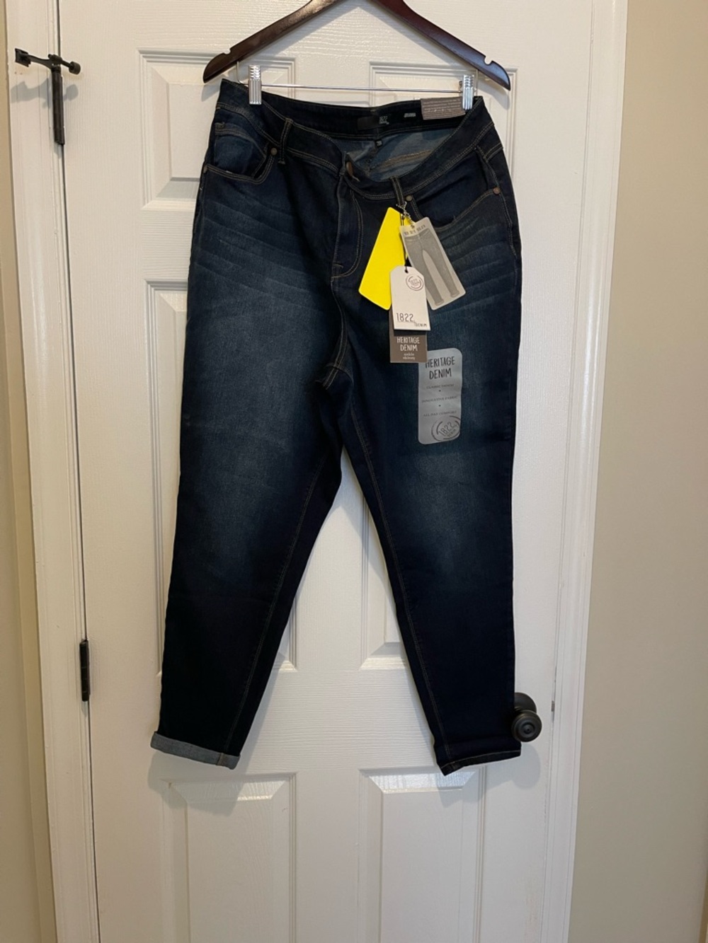 NWT....1822 Denim Dark Indigo Straight Jeans